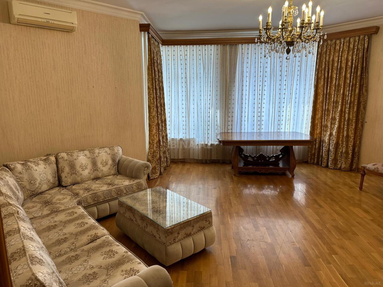 3 otaqlı yeni tikili 120 m², 28 May m.