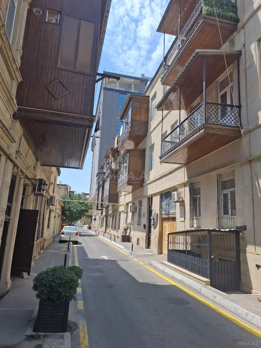 3 otaqlı köhnə tikili 116 m², Sahil m.