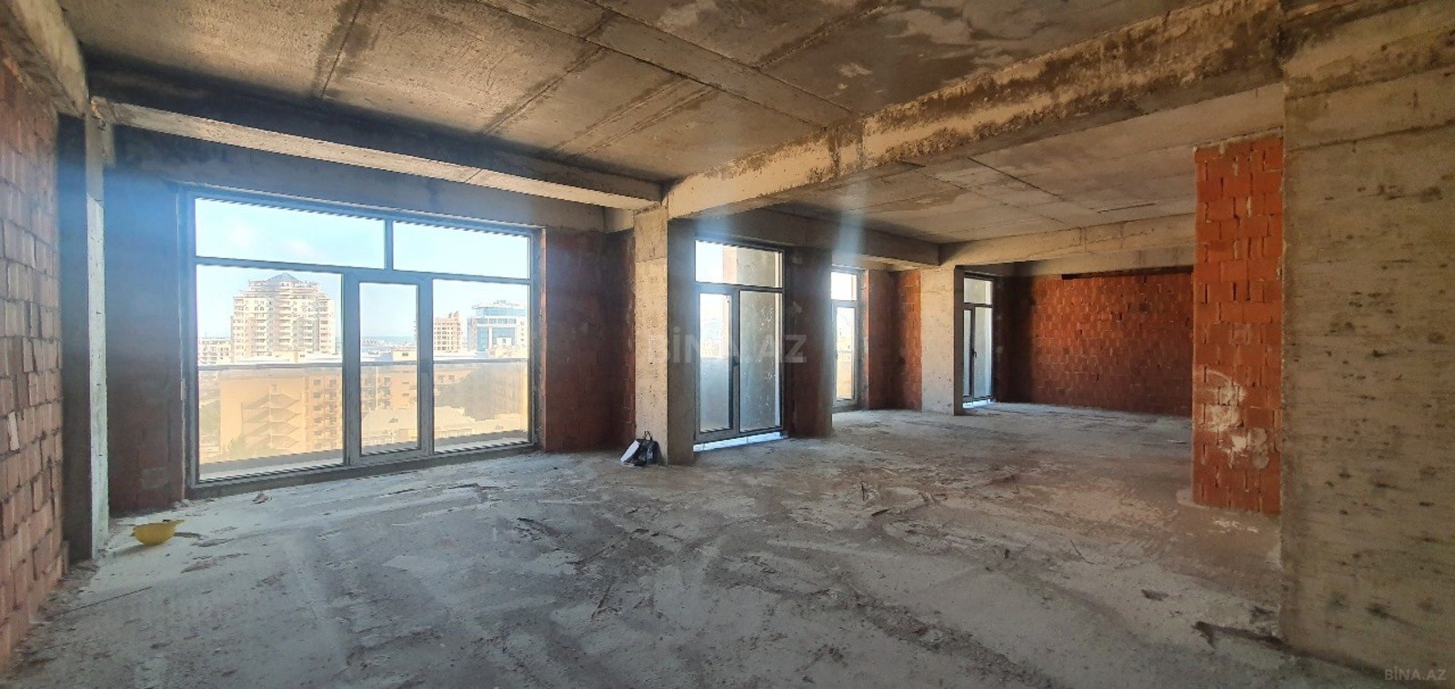 5 otaqlı yeni tikili 267 m², 28 May m. - əsas şəkil