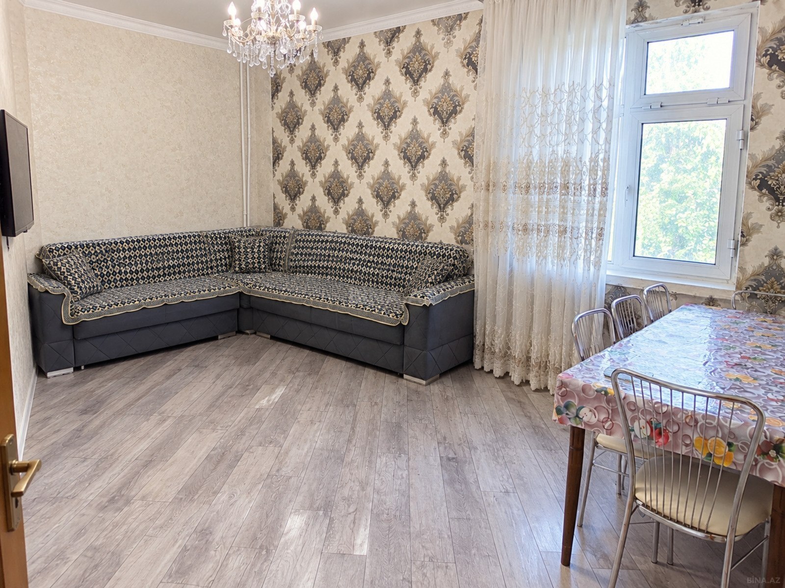 3 otaqlı köhnə tikili 65 m², Memar Əcəmi m.