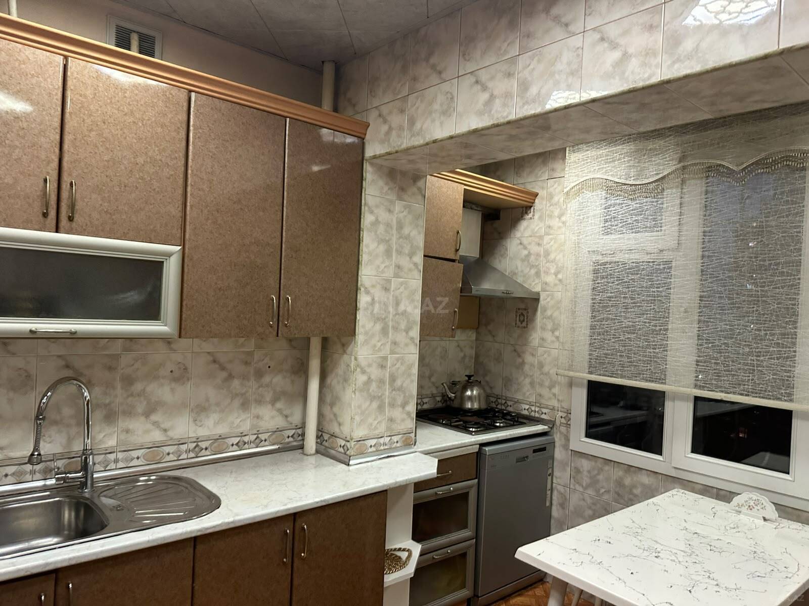 3 otaqlı köhnə tikili 120 m², Xətai r.