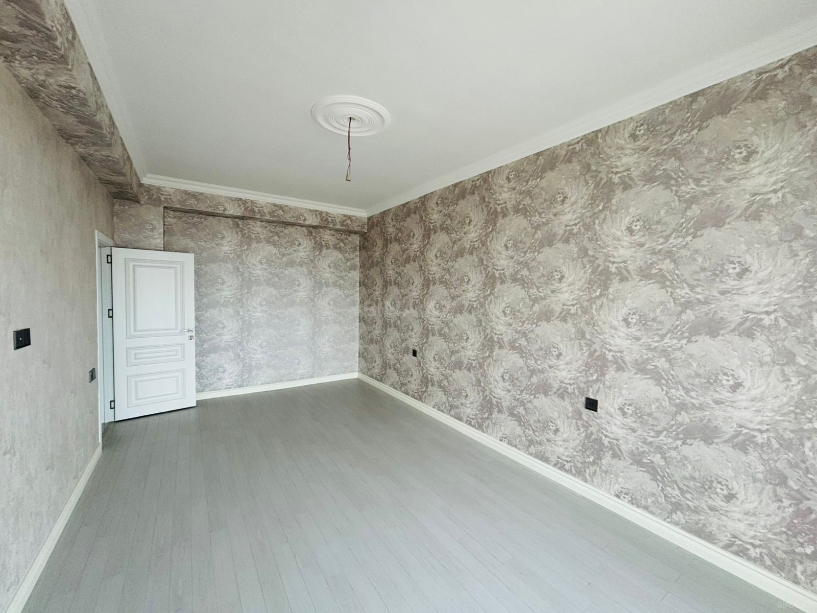 2 otaqlı yeni tikili 85 m², Bakıxanov q. - əsas şəkil