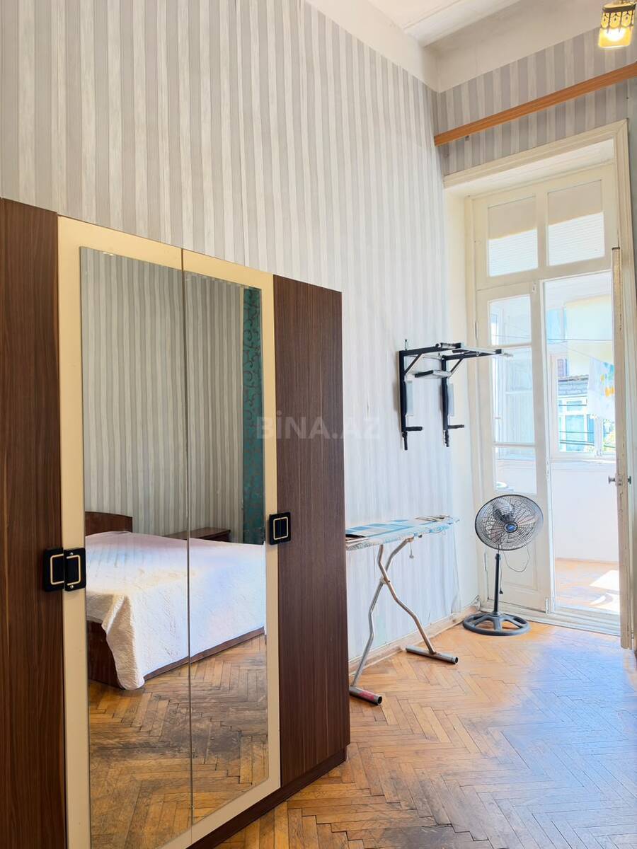 2 otaqlı köhnə tikili 70 m², 28 May m.