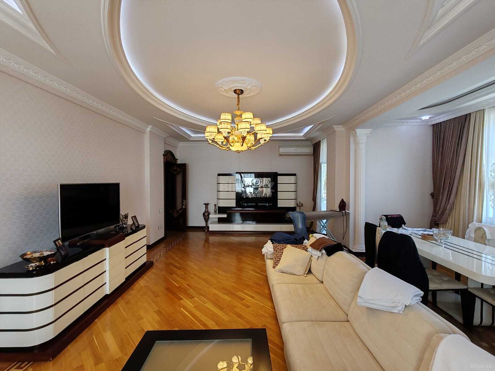 4 otaqlı yeni tikili 206 m², 28 May m.