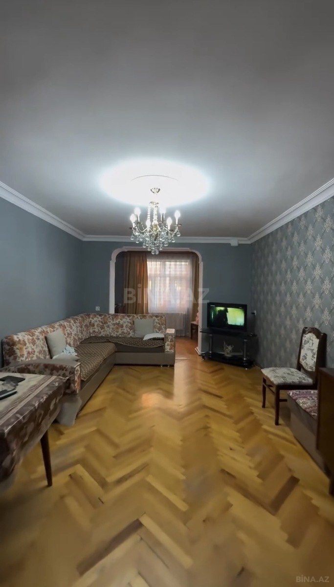 3 otaqlı köhnə tikili 73 m², Elmlər Akademiyası m.