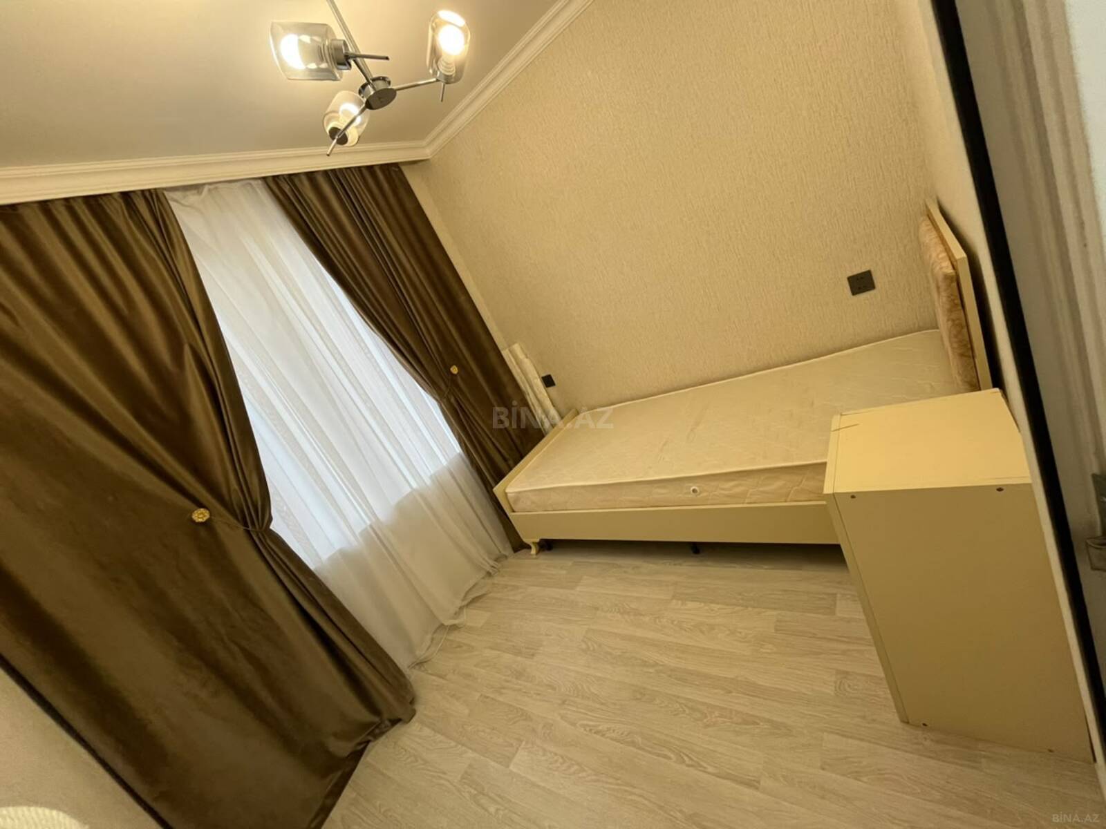 3 otaqlı köhnə tikili 85 m², İnşaatçılar m.