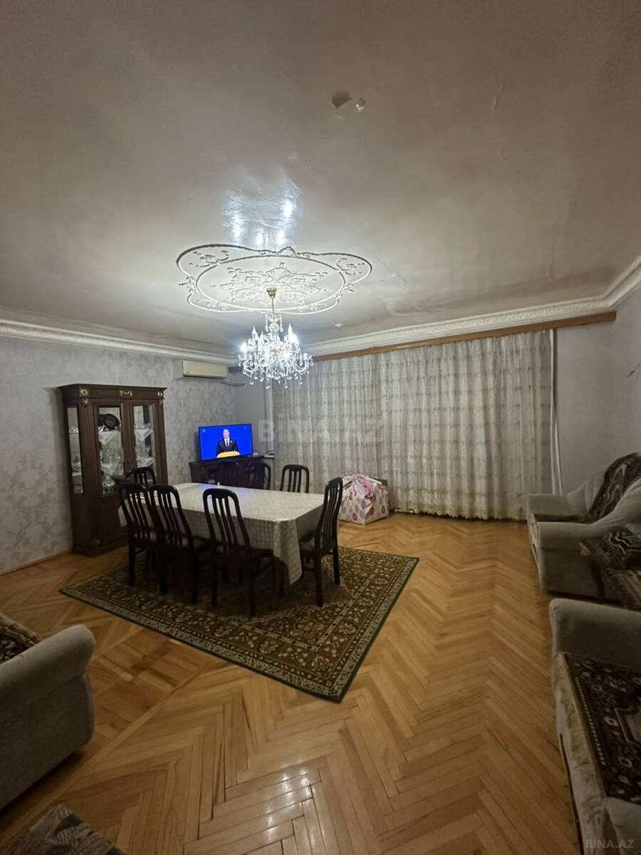 3 otaqlı köhnə tikili 110 m², 28 May m.