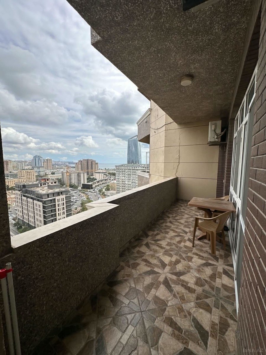 3 otaqlı yeni tikili 155 m², 28 May m.