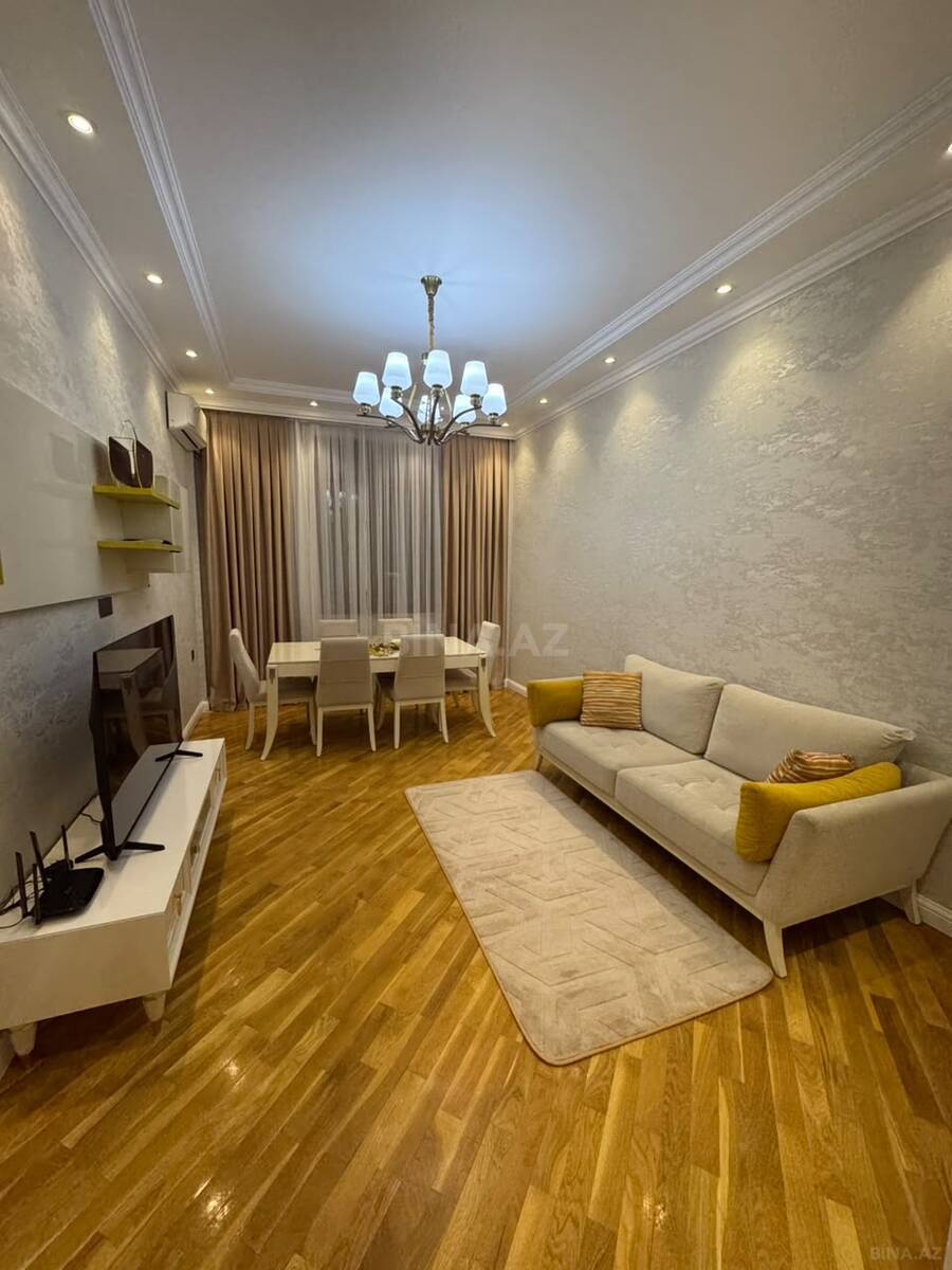 3 otaqlı yeni tikili 100 m², 8 Noyabr m.