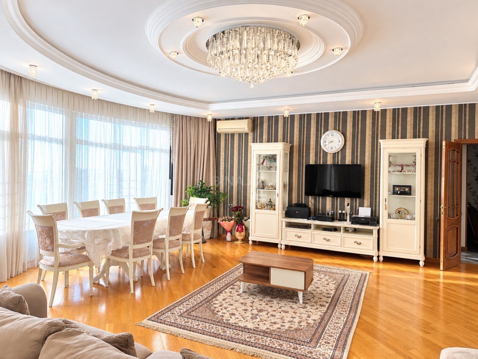 3 otaqlı yeni tikili 162 m², 28 May m.