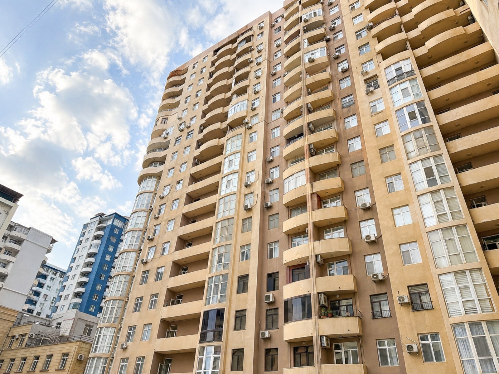 4 otaqlı yeni tikili 200 m², Nizami m. - əsas şəkil