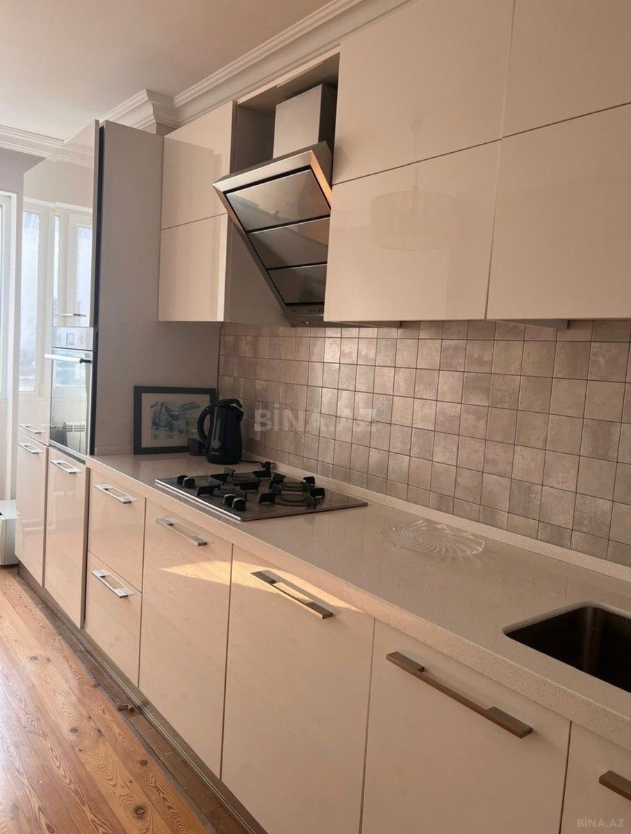 Satılır 3 otaqlı köhnə tikili 85 m², Qara Qarayev m.