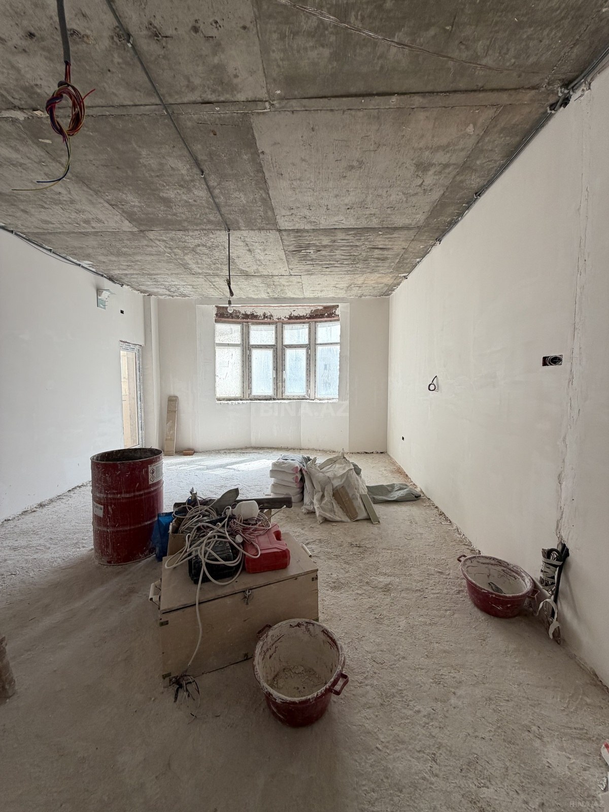 3 otaqlı yeni tikili 130 m², İnşaatçılar m.