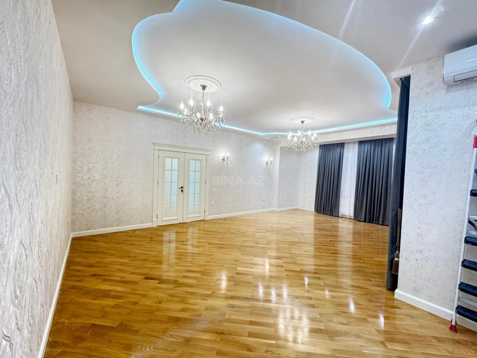 4 otaqlı yeni tikili 156 m², 8-ci mikrorayon q.