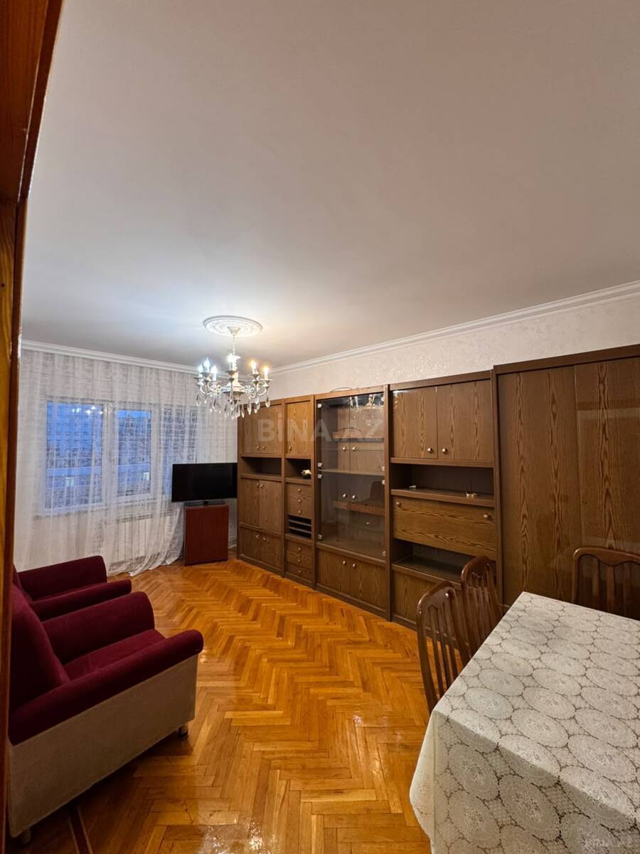 3 otaqlı köhnə tikili 90 m², Azadlıq Prospekti m.