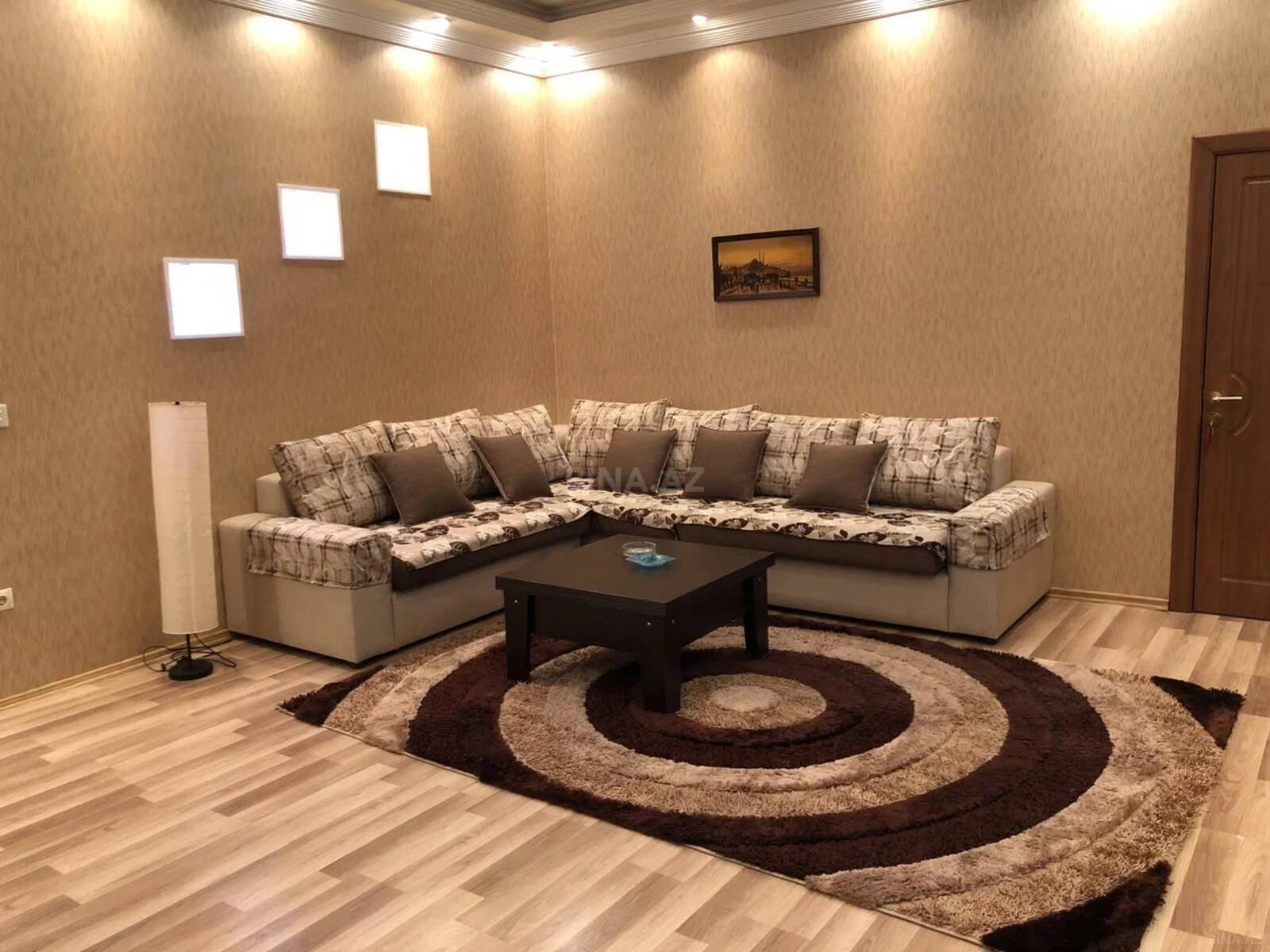 2 otaqlı köhnə tikili 70 m², İçəri Şəhər m.