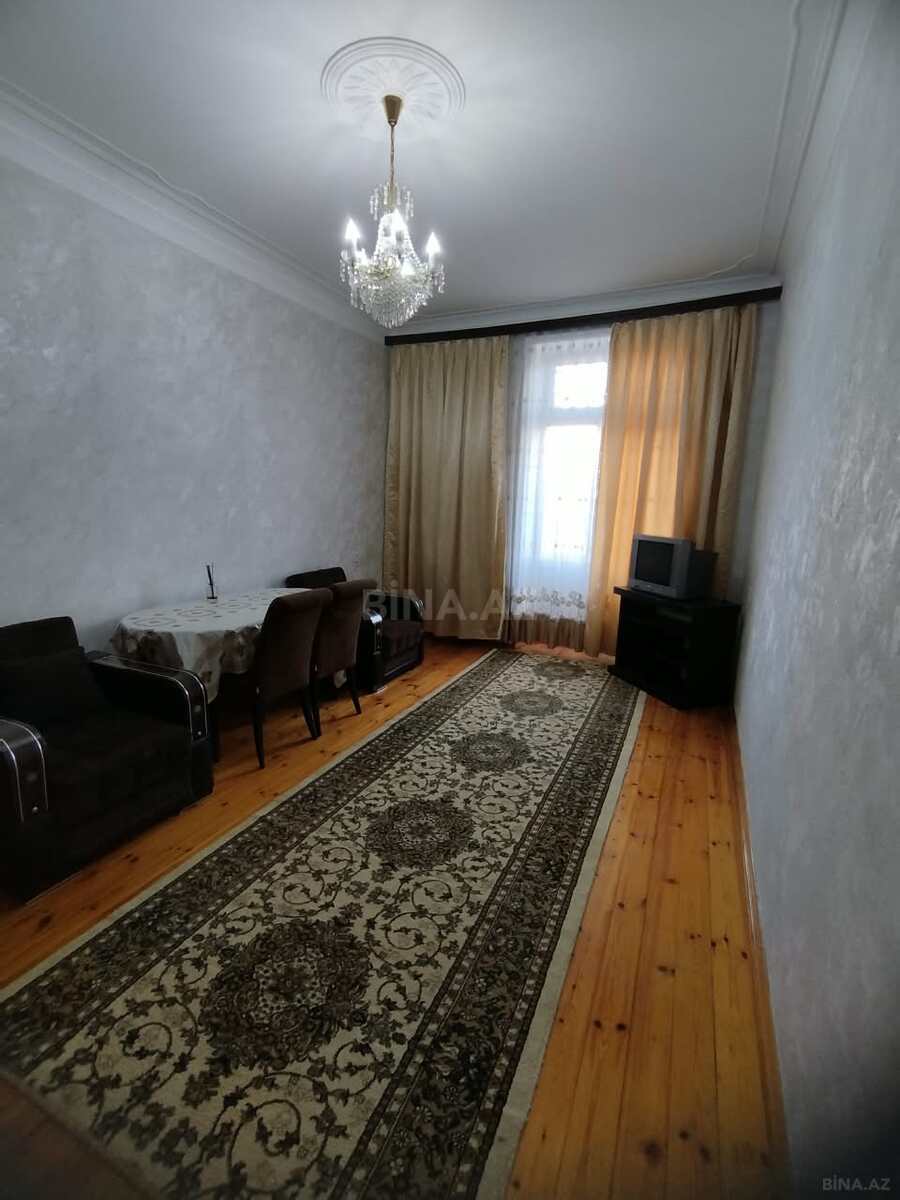 3 otaqlı köhnə tikili 75 m², Qara Qarayev m.
