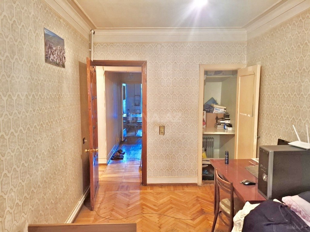 Satılır 3 otaqlı köhnə tikili 90 m², Qara Qarayev m. - əsas şəkil