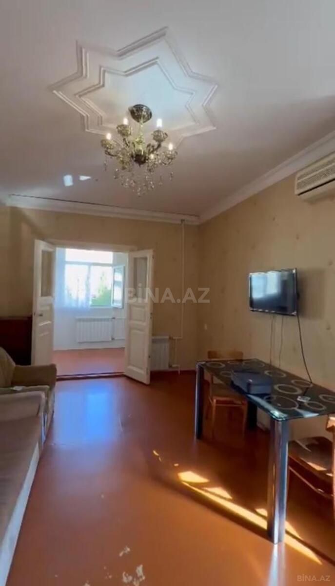 Satılır 2 otaqlı köhnə tikili 45 m², İnşaatçılar m. - şəkil 2