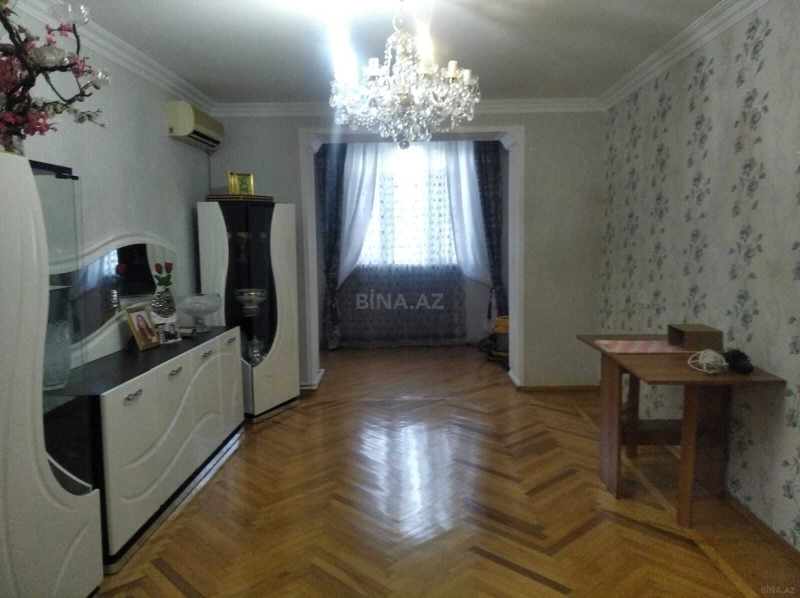 3 otaqlı köhnə tikili 74 m², İnşaatçılar m.