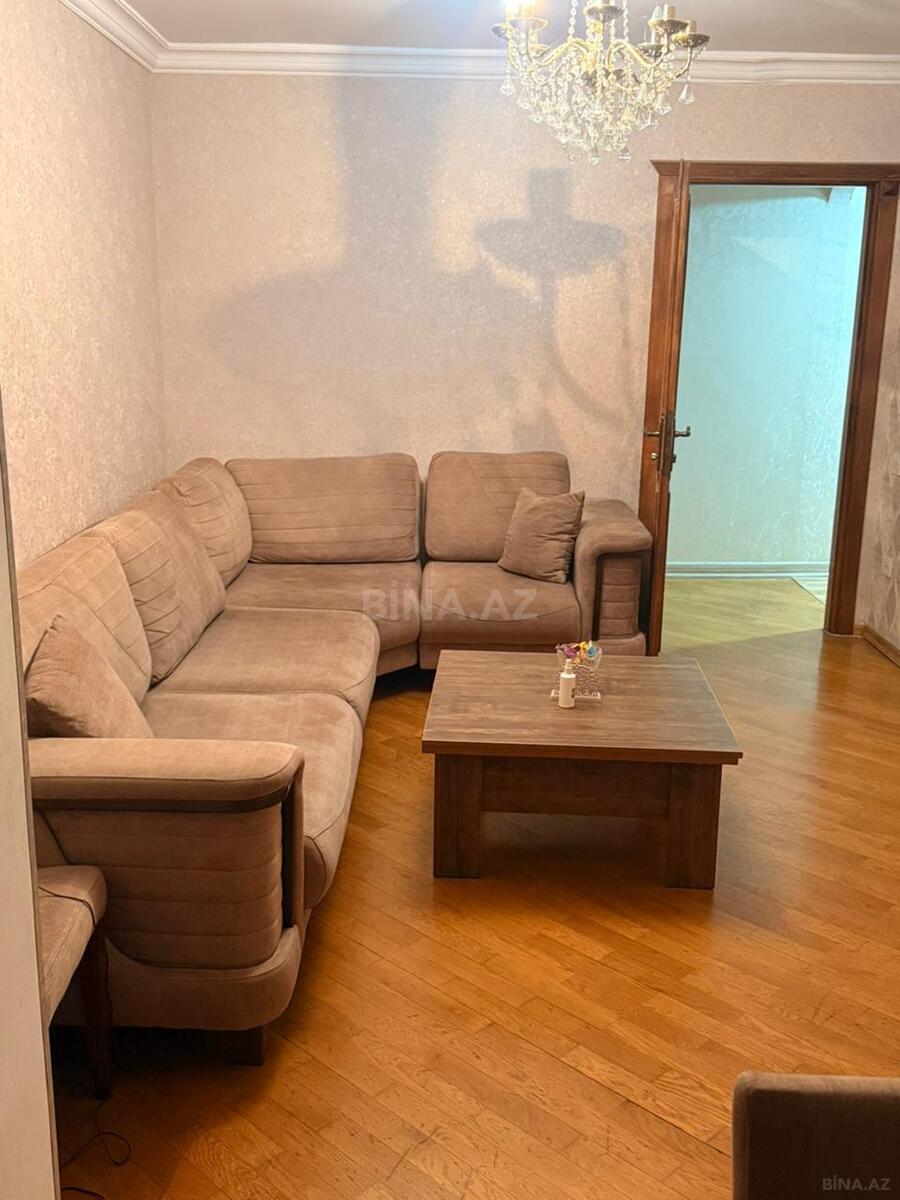 3 otaqlı köhnə tikili 71 m², Gənclik m.