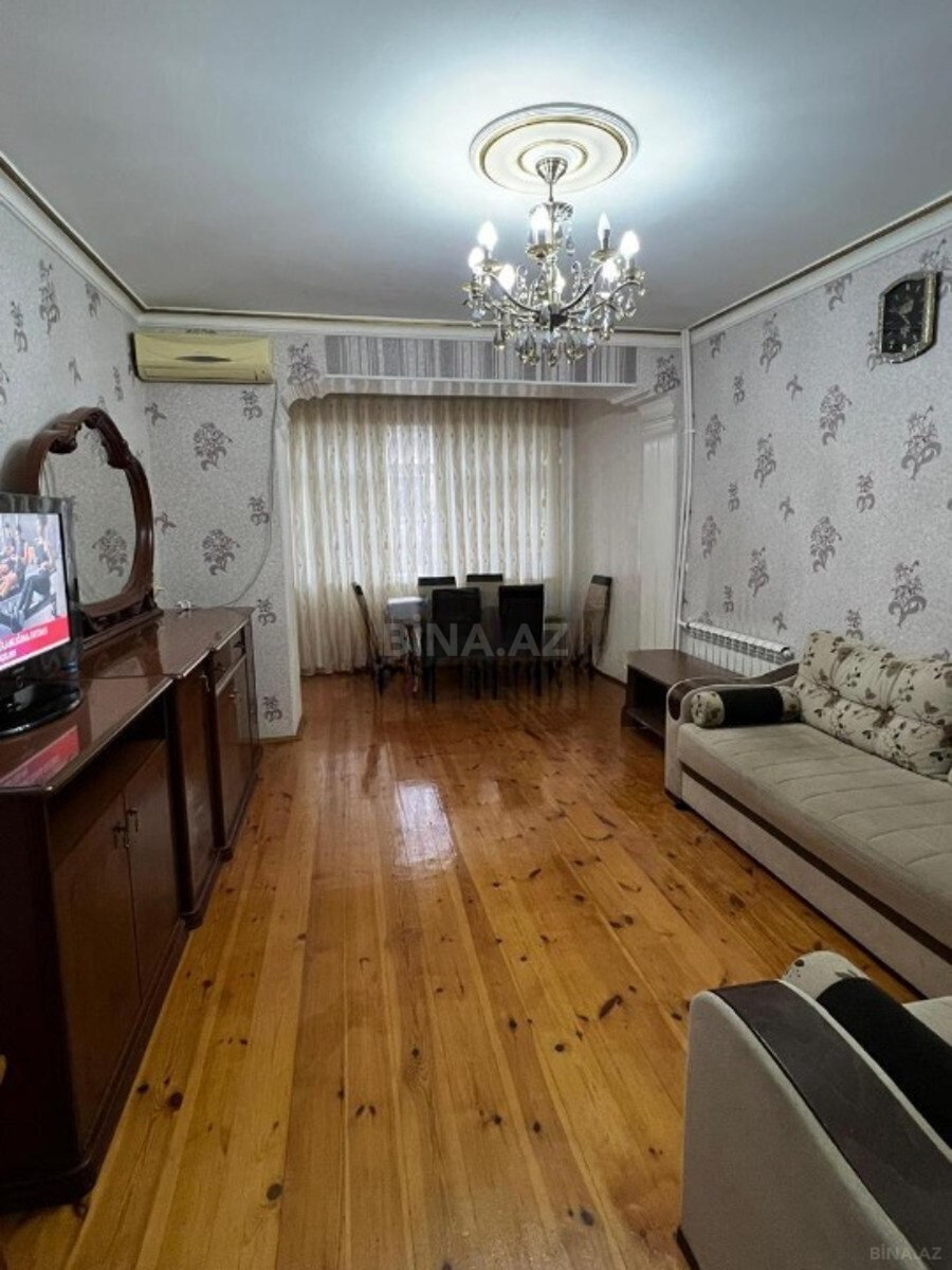3 otaqlı köhnə tikili 70 m², Bakıxanov q.