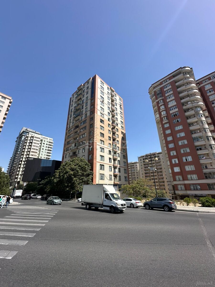 Satılır 4 otaqlı yeni tikili 181 m², Elmlər Akademiyası m. - əsas şəkil