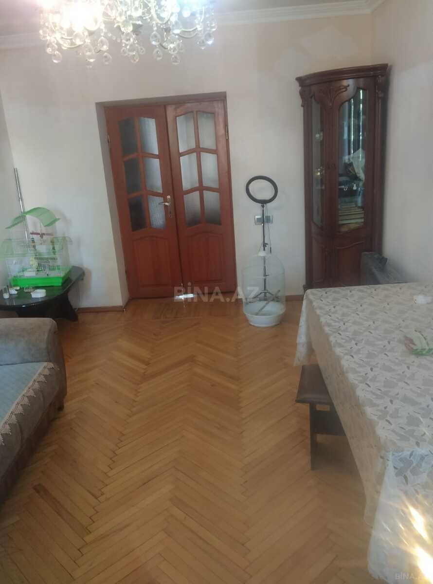 3 otaqlı köhnə tikili 80 m², Bakıxanov q.