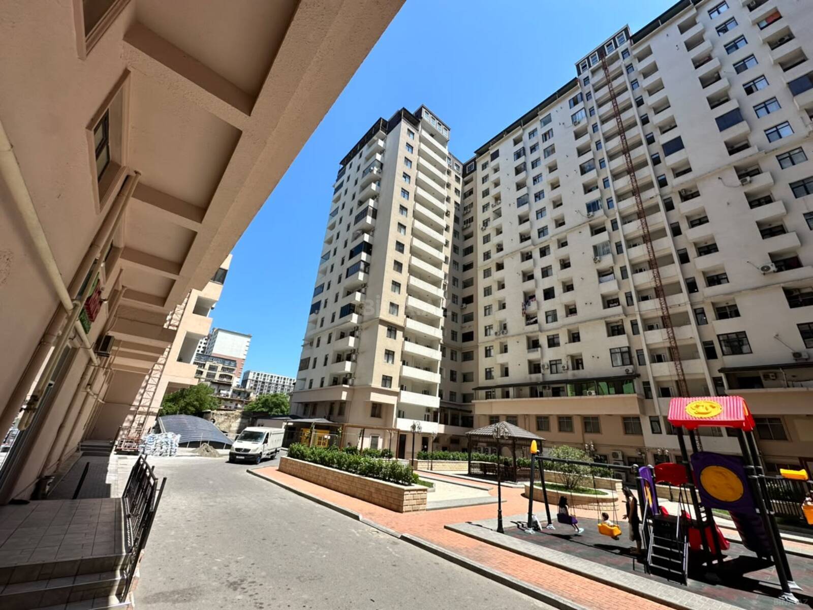 3 otaqlı yeni tikili 70 m², 28 May m.