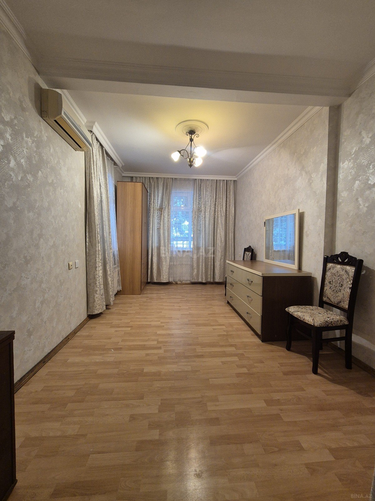 3 otaqlı köhnə tikili 75 m², Elmlər Akademiyası m. - əsas şəkil
