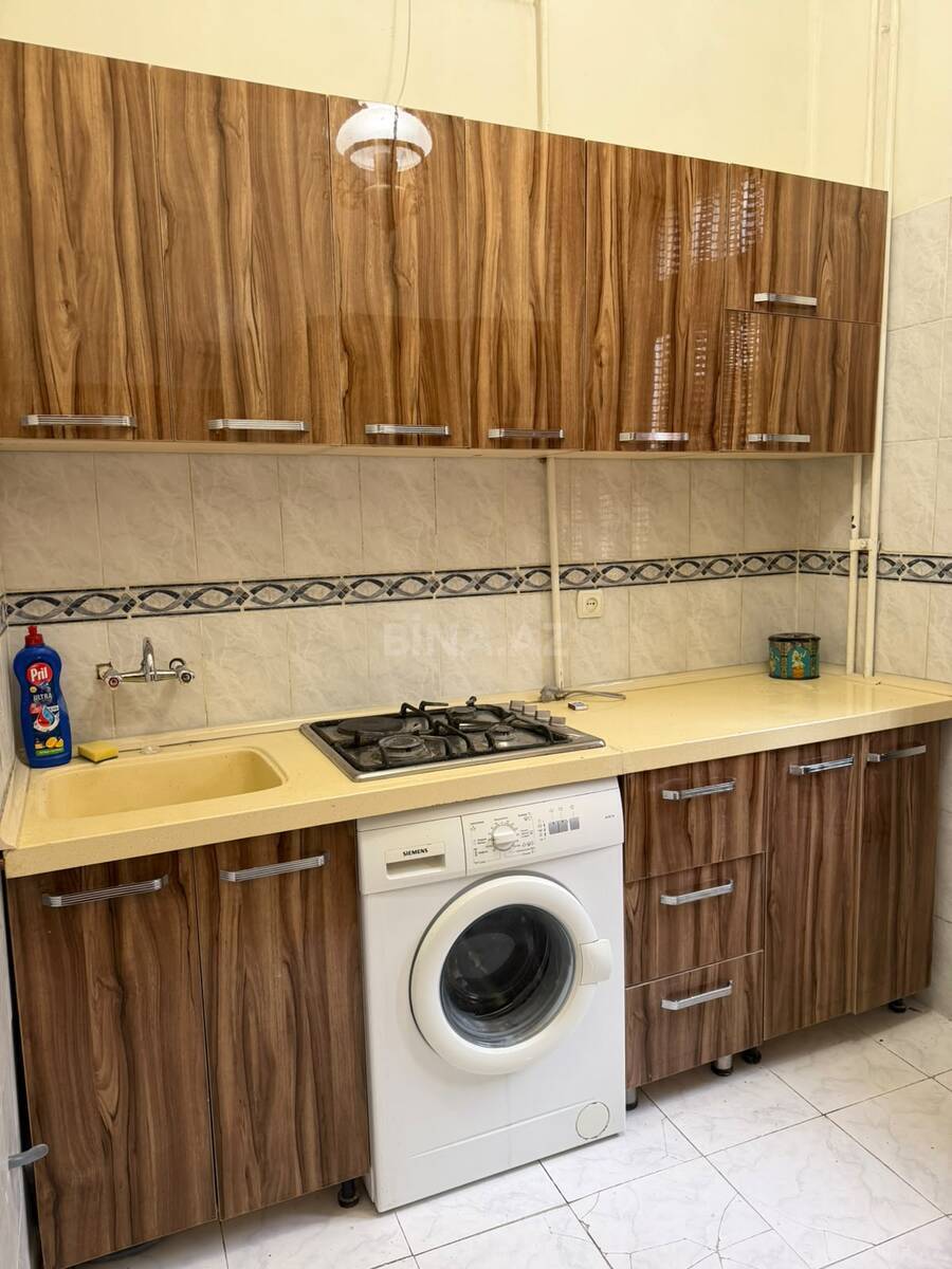 3 otaqlı köhnə tikili 80 m², Elmlər Akademiyası m.