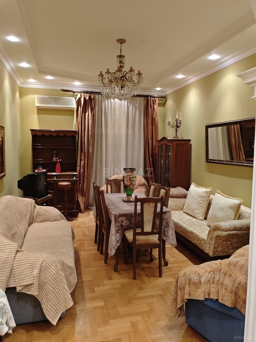 3 otaqlı köhnə tikili 90 m², 28 May m.