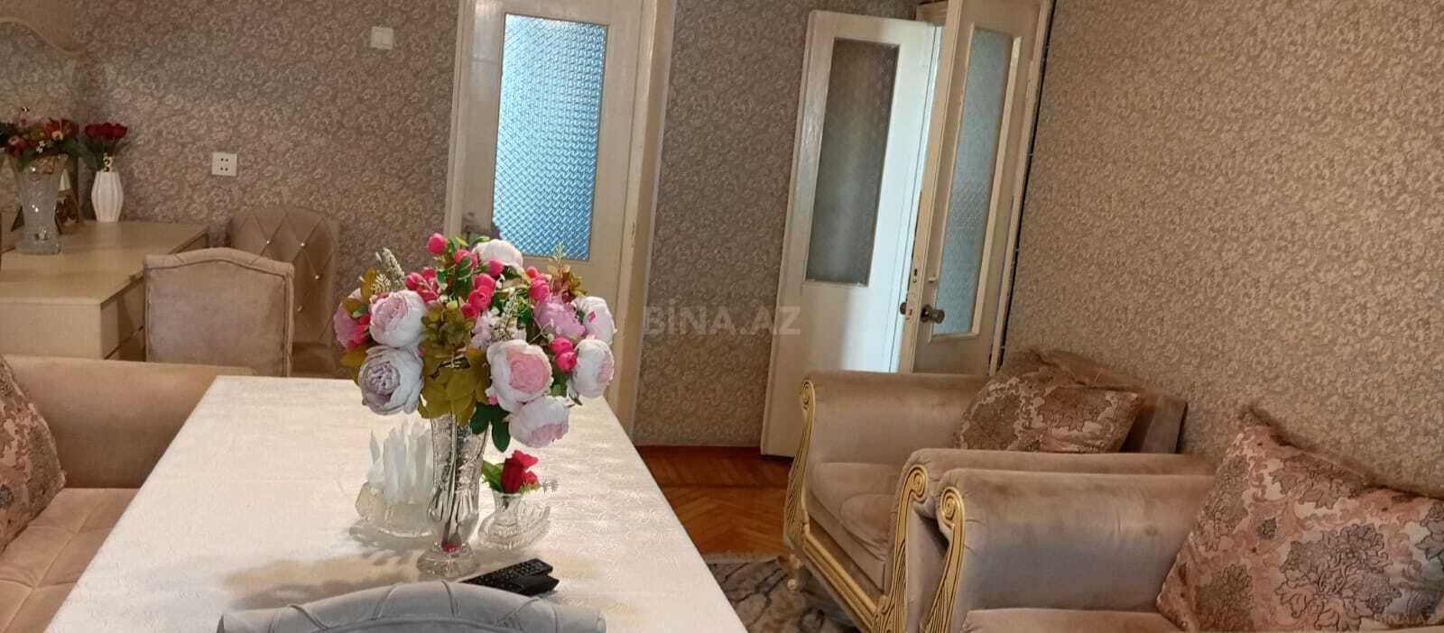 3 otaqlı köhnə tikili 75 m², Elmlər Akademiyası m. - şəkil 2
