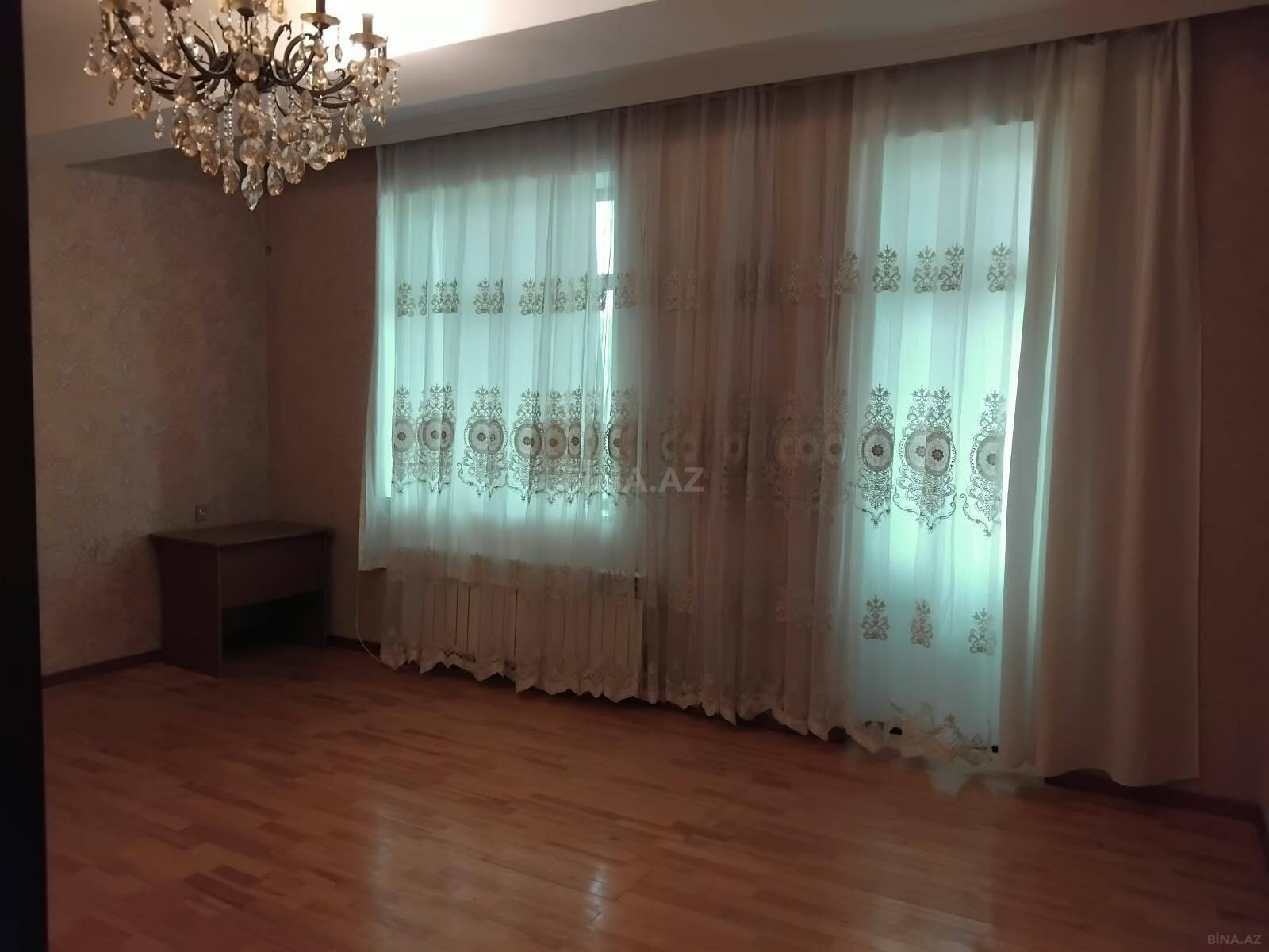 2 otaqlı köhnə tikili 70 m², Bakıxanov q.