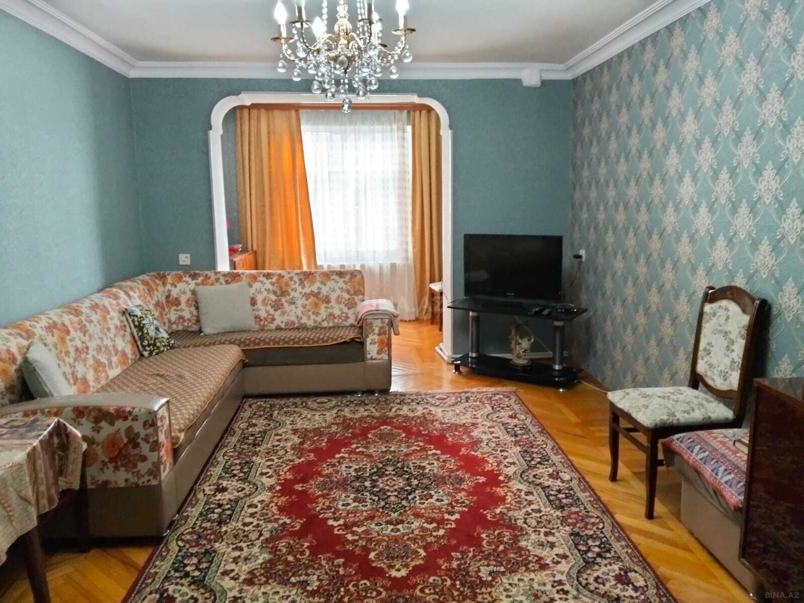 Satılır 3 otaqlı köhnə tikili 71 m², Elmlər Akademiyası m.