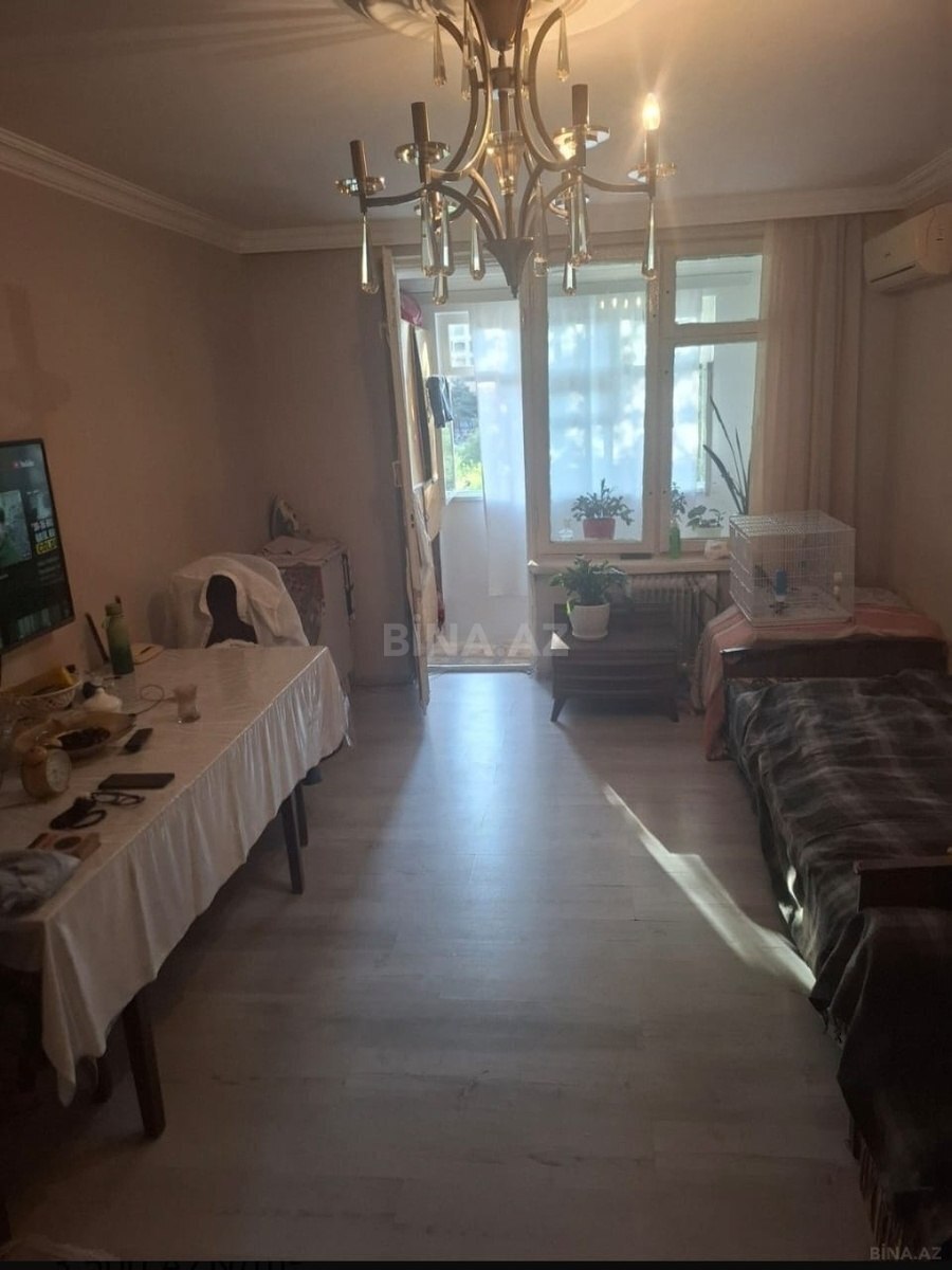 Satılır 2 otaqlı köhnə tikili 45 m², İnşaatçılar m.