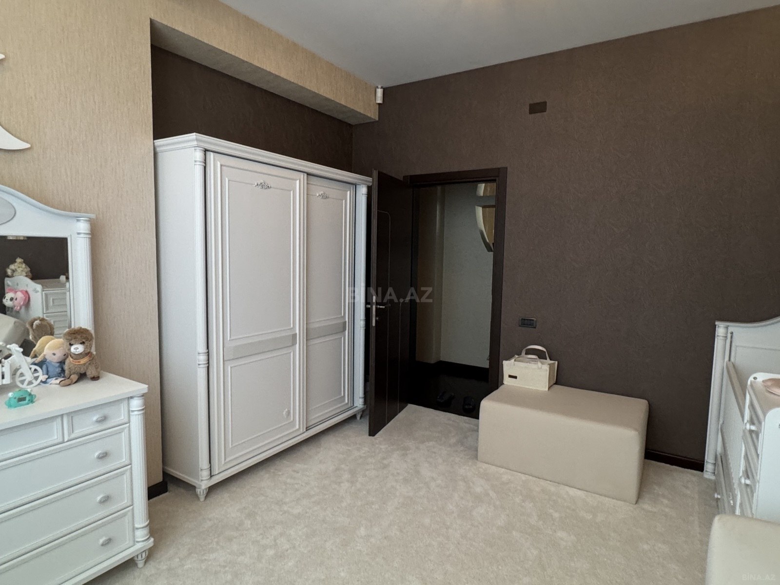 4 otaqlı yeni tikili 200 m², Elmlər Akademiyası m. - əsas şəkil