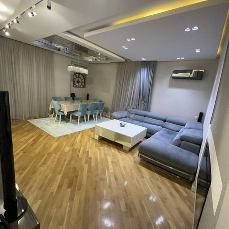 3 otaqlı yeni tikili 130 m², İnşaatçılar m.