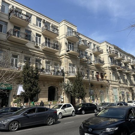 5 otaqlı köhnə tikili 200 m², 28 May m.