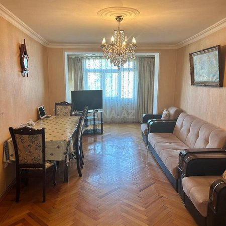 3 otaqlı köhnə tikili 73 m², Gənclik m.
