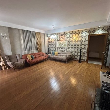 3 otaqlı yeni tikili 127 m², İnşaatçılar m.