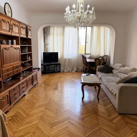 3 otaqlı köhnə tikili 90 m², Gənclik m.