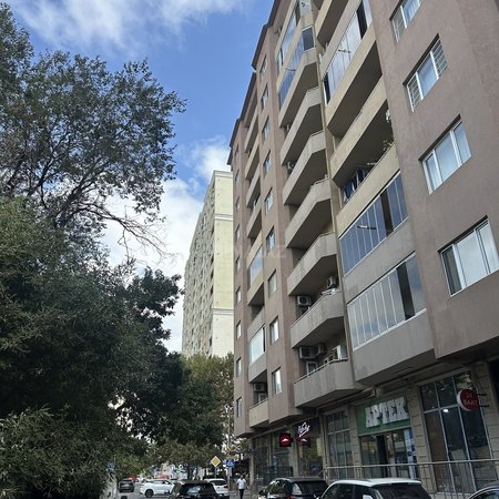 3 otaqlı yeni tikili 160 m², Elmlər Akademiyası m.