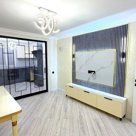 3 otaqlı köhnə tikili 70 m², Gənclik m.