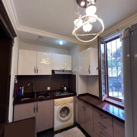 3 otaqlı köhnə tikili 45 m², Memar Əcəmi m.