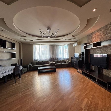 4 otaqlı yeni tikili 156 m², 28 May m.