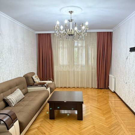 3 otaqlı köhnə tikili 80 m², Elmlər Akademiyası m.