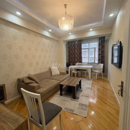 2 otaqlı yeni tikili 70 m², İnşaatçılar m.