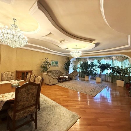4 otaqlı yeni tikili 220 m², Gənclik m.