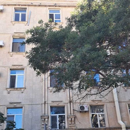 3 otaqlı köhnə tikili 72 m², Elmlər Akademiyası m.